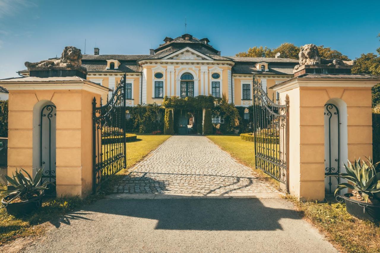 Zamek Usobi Lägenhet Exteriör bild